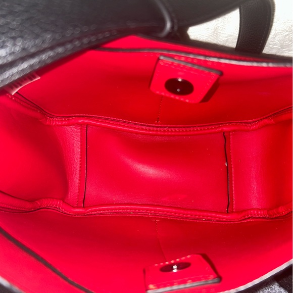 Calvin Klein - Picture 3 of 3